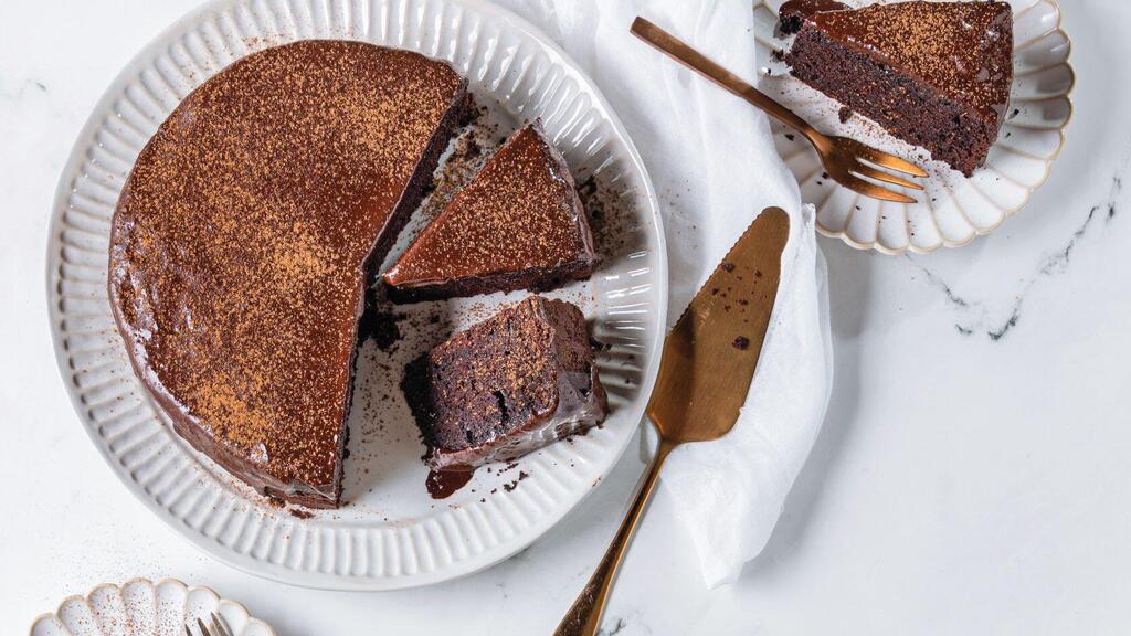 Classic chocolate cake, no mixer needed