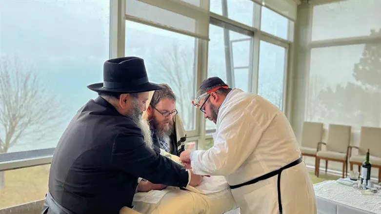 Two adults in Ukraine circumcised and named after Rabbi Kogan