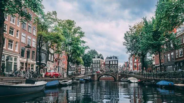 Dhimmis, Amsterdam is a taste of the future in Europe