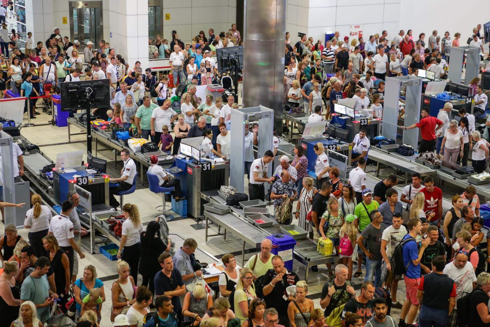 AI threat-detection tech moves airport security lines faster