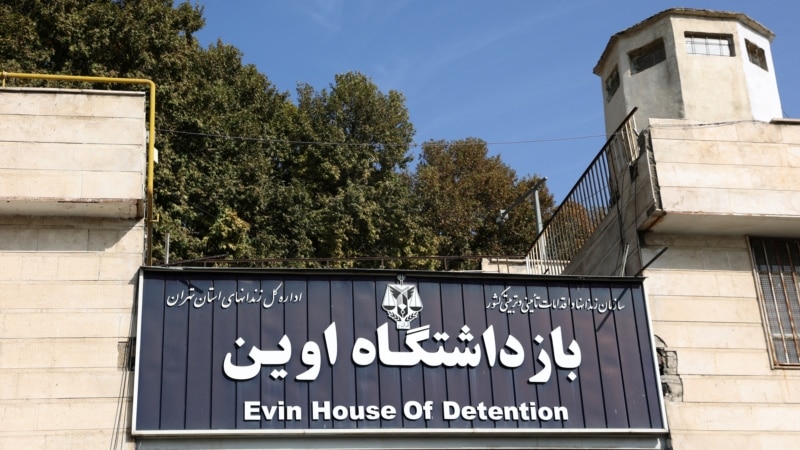 Four journalists summoned to Iran’s Evin court