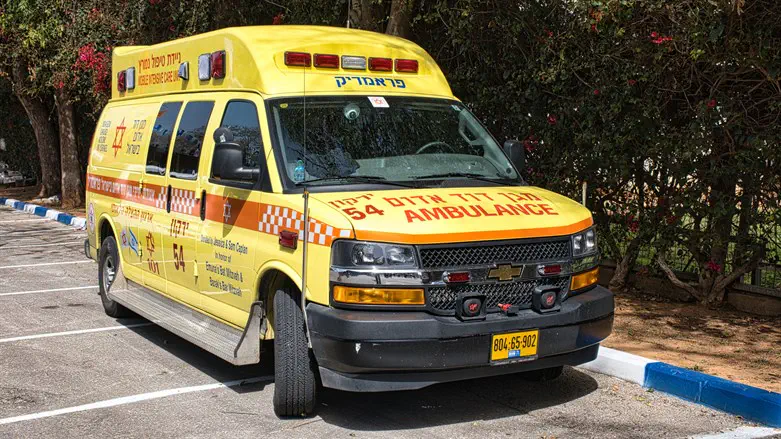 Yeshiva student collapses and dies on way home