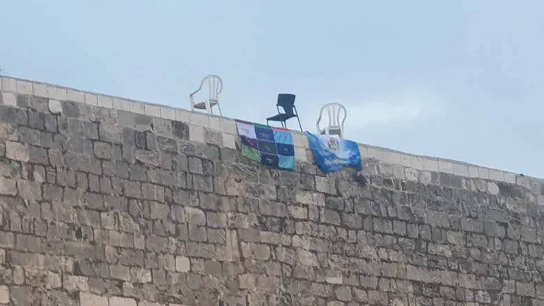 'Desecration of holy site': Yair Ansbacher hangs signs on Western Wall