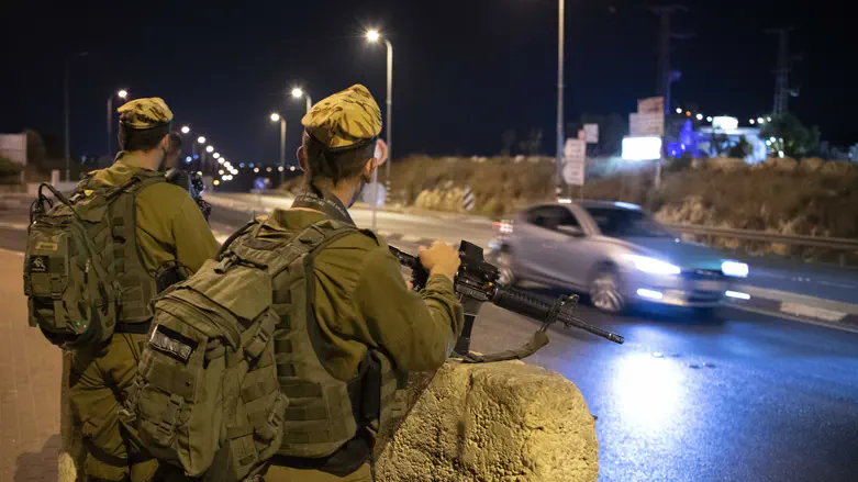 Unusual incident in Samaria: 2 wounded, 1 critically, in shooting near Ramat Gilad