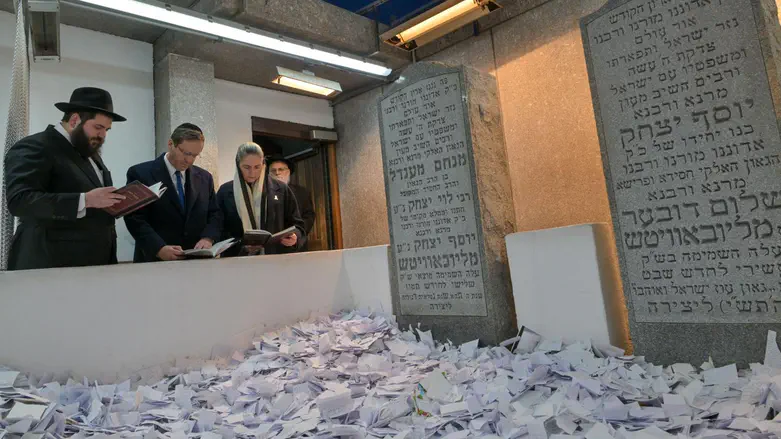 President Herzog prays for hostages at Lubavitcher Rebbe's grave