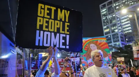 Getty Images People protest calling for action to secure the release of Israelis held hostage in Gaza, in front of the Israeli defence ministry in Tel Aviv on 15 January 2025.