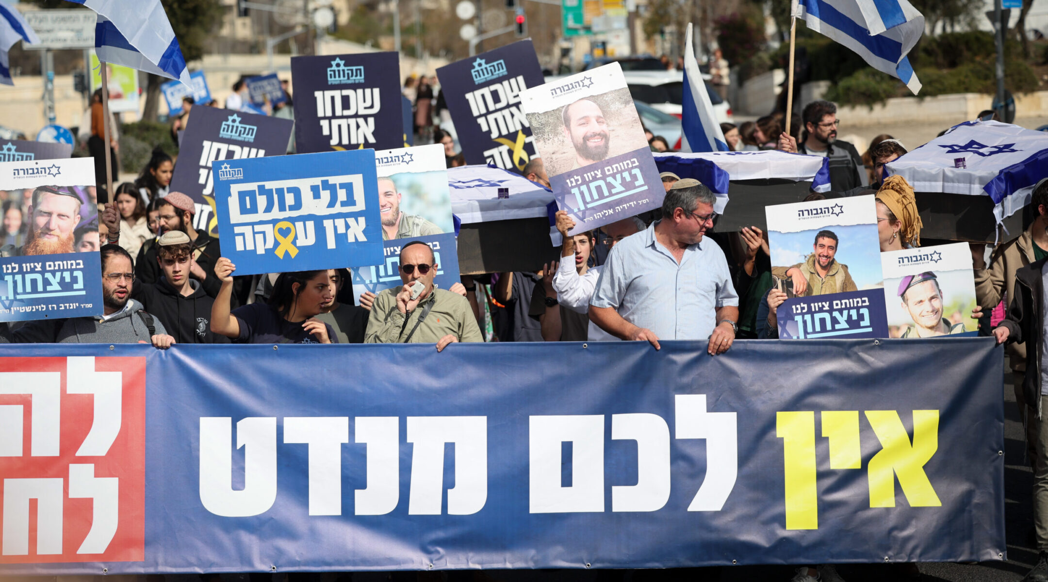 Netanyahu delays ceasefire vote as right-wing protest against deal mounts