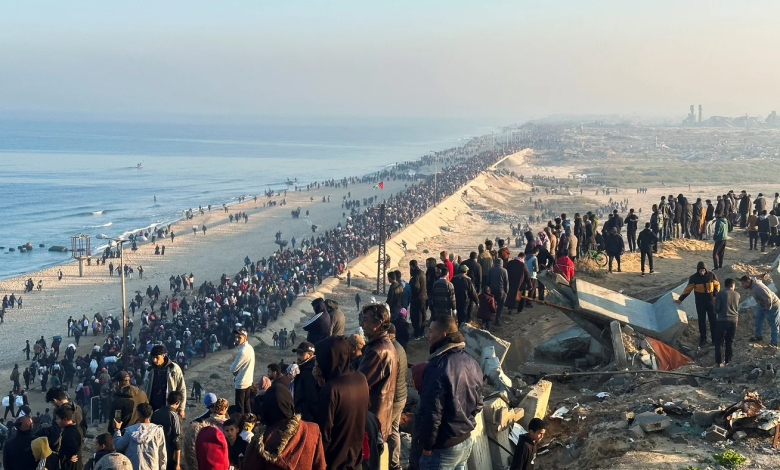 Displaced Palestinians Return Home to North Gaza