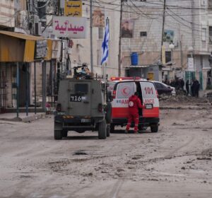 Jenin: Israeli Forces Injure Four Palestinians, One Critically, Abduct Seven, Including Women