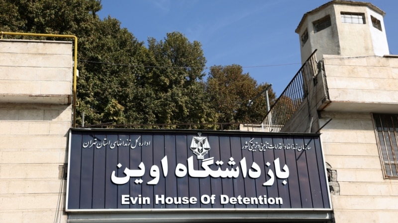 Activists protest death penalty outside Iran’s Evin prison