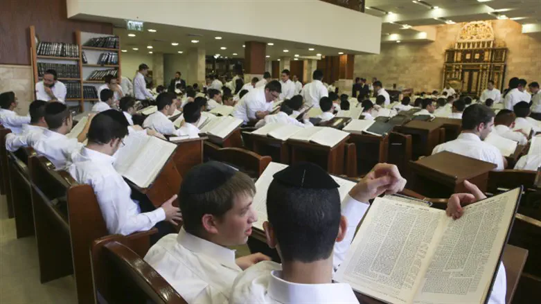 Haredi students warned to check for warrants before travel