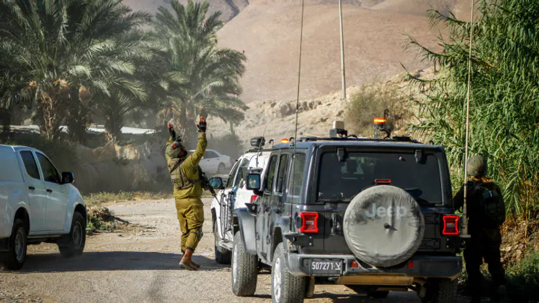 Shooting attack in Jordan Valley: Six people hurt, gun battle with terrorist