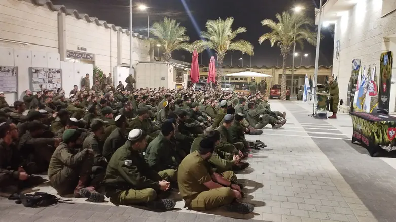 Emotional ceremony: Netzach Yehuda soldiers receive medals of excellence