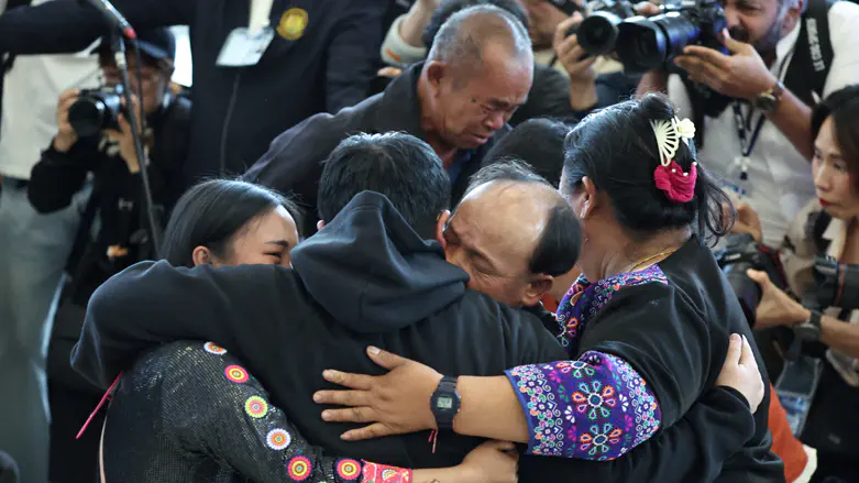 Footage from Bangkok: Released Thai hostages return home, reunite with their families