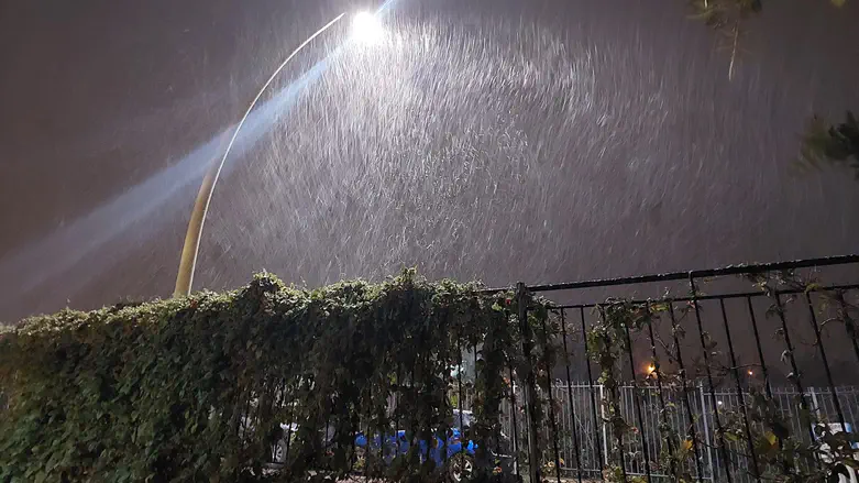 Watch: Light snow in Jerusalem