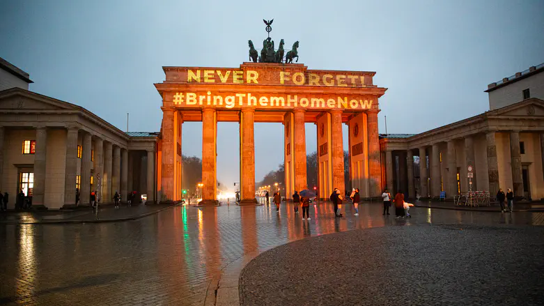 Global landmarks turn orange to honor Bibas family