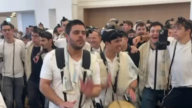 Watch: Yeshiva students help recovering patients celebrate Adar