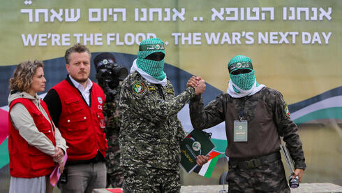 Hamas senior officials ordered to disconnect phones and hide as cease-fire crisis gr