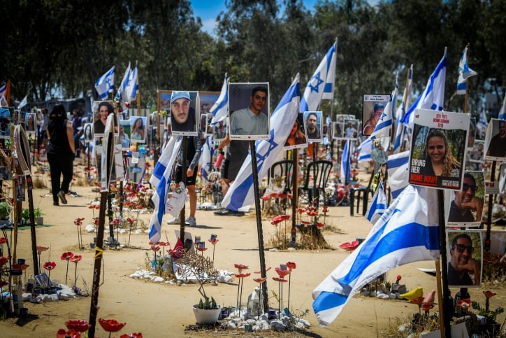 Nova Survivor’s Parents Meet Bedouin Man Who Saved Their Son and 31 Others