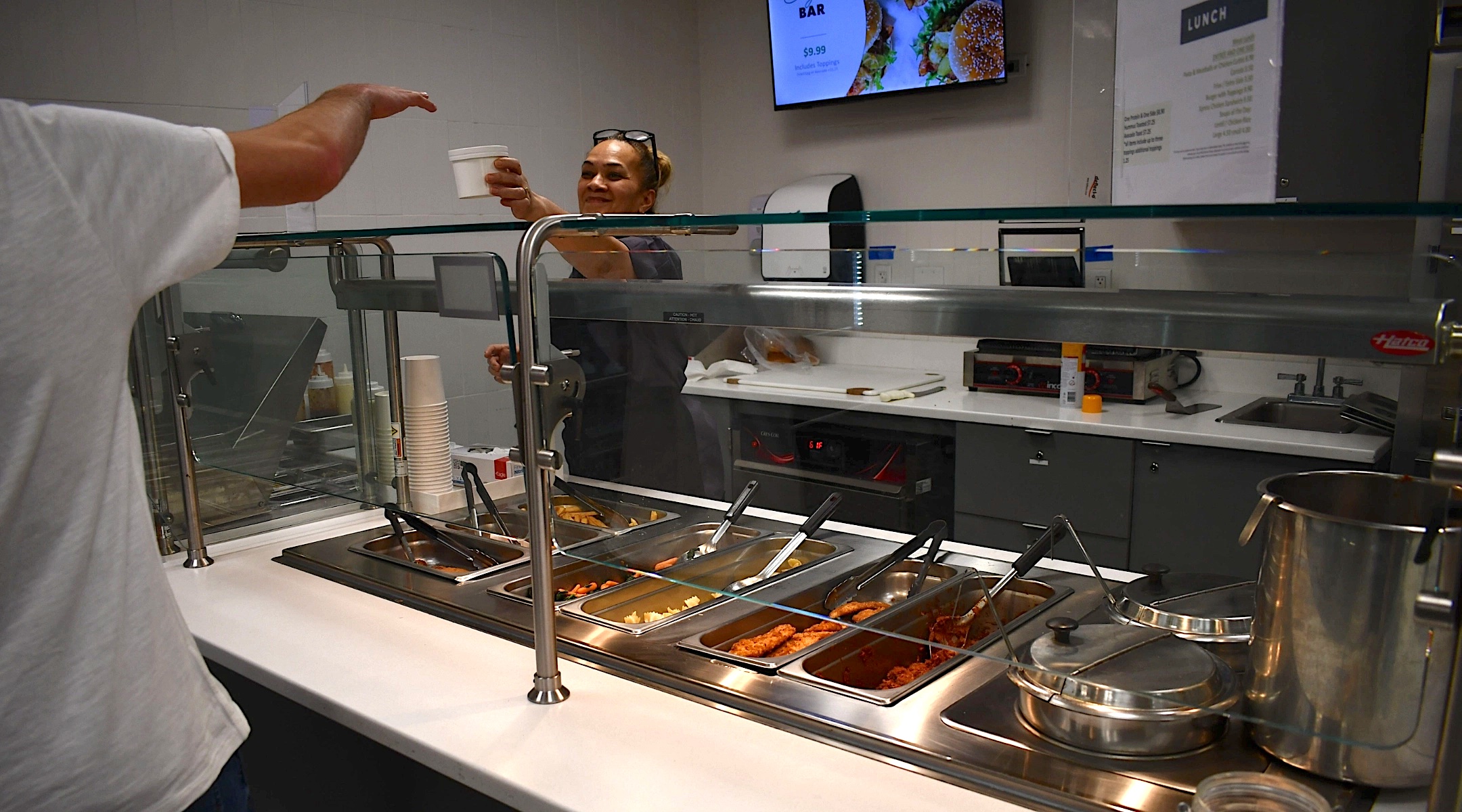 Columbia University students can now spend their dining dollars at JTS’s kosher café