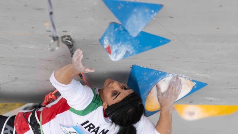 Iranian climber Elnaz Rekabi leaves homeland