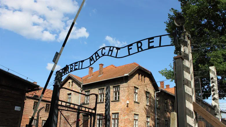 Israeli student arrested for Nazi salute at Auschwitz