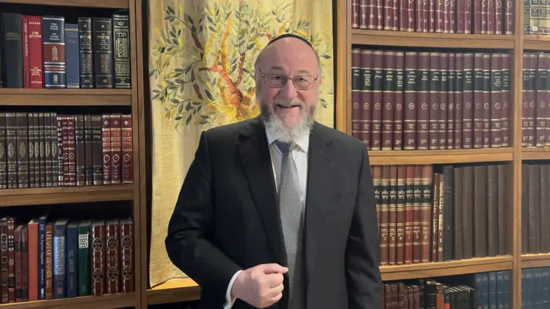 Hypocritical UK Muslim "leaders" expose hatred of the British Chief Rabbi