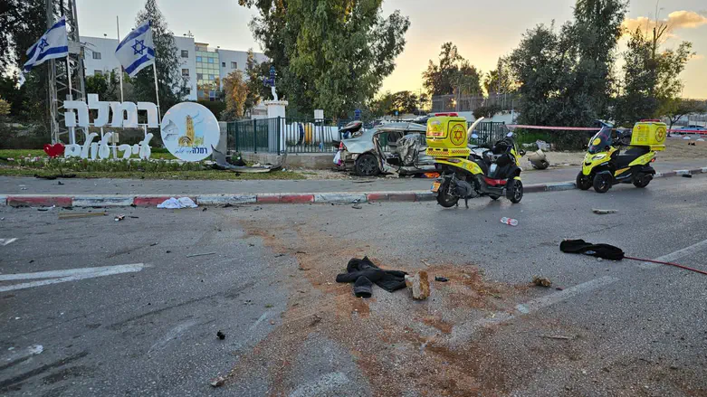 Five injured in Ramle car accident