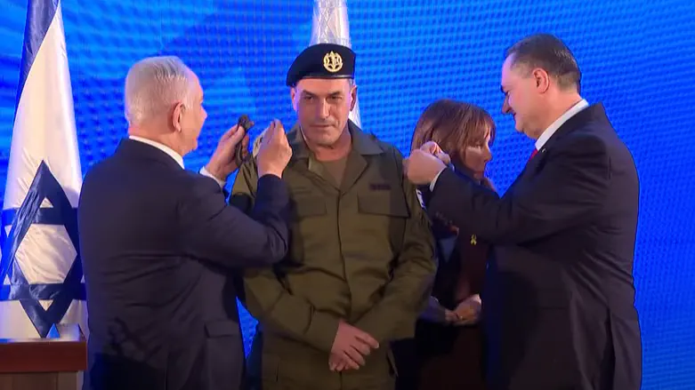 Watch: Incoming Chief of Staff awarded top military rank