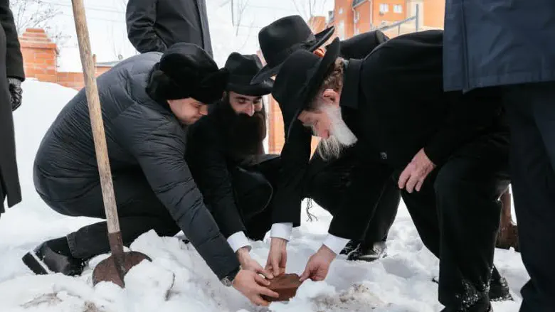 In the freezing cold: New synagogue dedicated in central Siberia