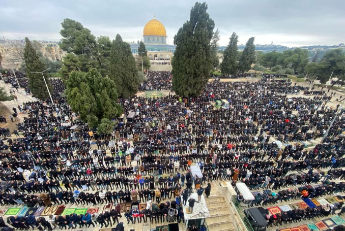 90,000 Palestinians Attend Friday Prayers at Al-Aqsa Mosque despite Restrictions