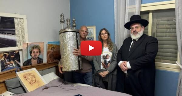 WATCH: Parents of Hostage Dedicate Sefer Torah, Hoping for his Swift Return