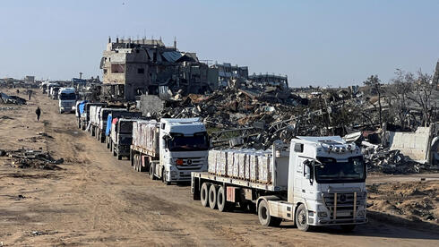 Israel halts humanitarian aid to Gaza, closes all border crossings