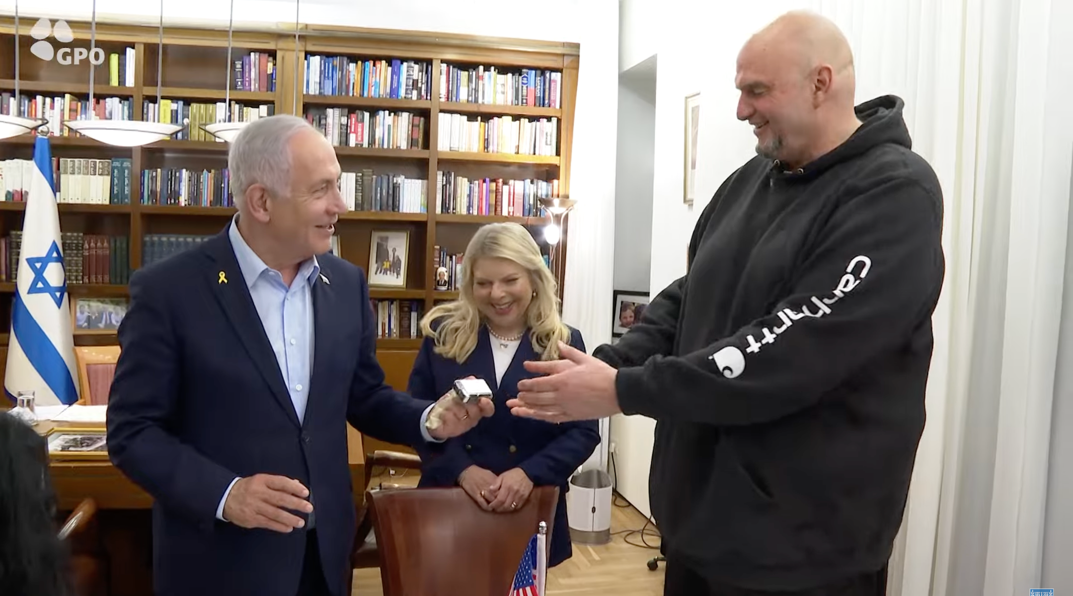 Benjamin Netanyahu gives silver-plated beeper to John Fetterman, who praised Lebanon pager operation