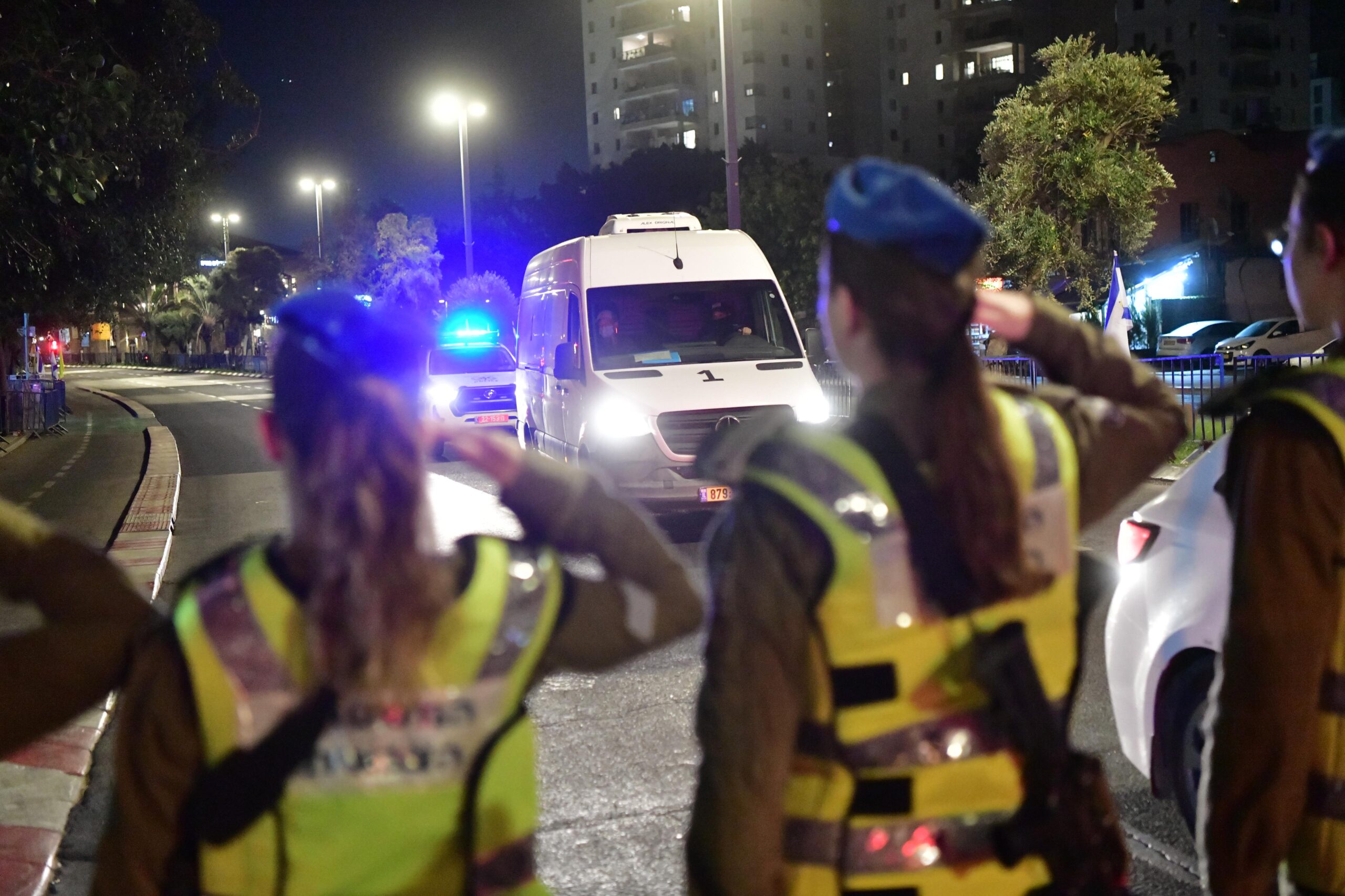 הצלב האדום צפוי להעביר לישראל שרידי גופות, שכלל הנראה שייכים לחללים חטופים הצלב האדום צפוי להעביר לישראל שרידי גופות, שכלל הנראה שייכים לחללים חטופים