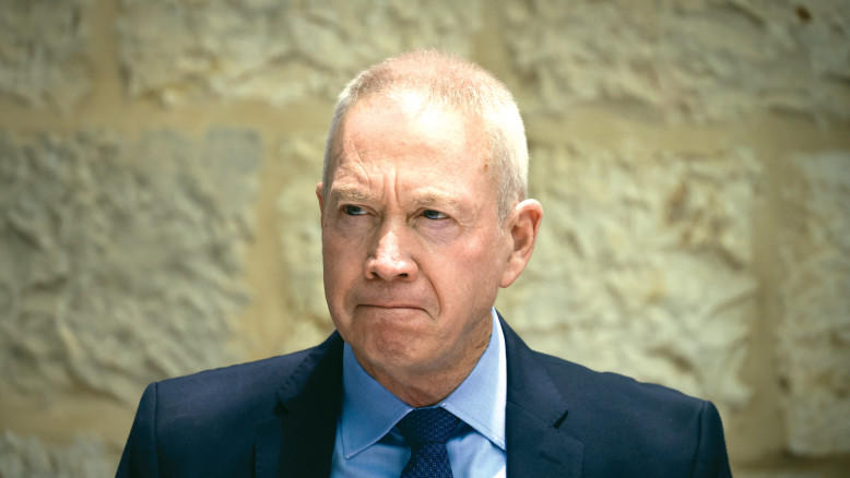 יואב גלנט פונה לפני שנה מביתו