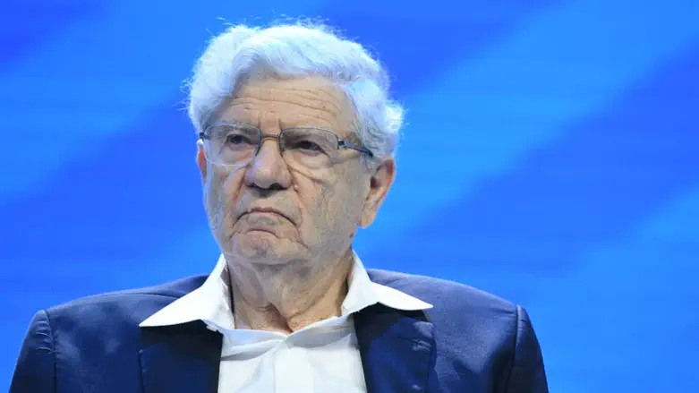 “מתדרדרים לעבר דיקטטורה”: האזהרה החריפה של השופט אהרון ברק