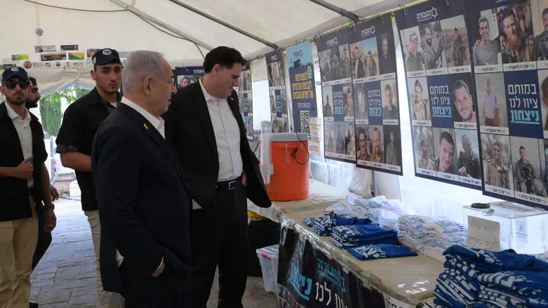 המשפחות השכולות יוצאות למחאה: “די לביזיון – חייבים לחזור לנצח” המשפחות השכולות יוצאות למחאה: “די לביזיון – חייבים לחזור לנצח”