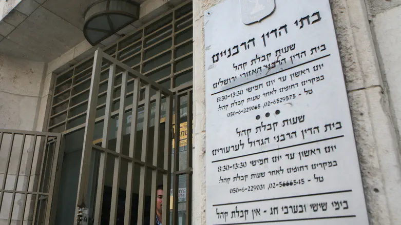 Extortion, bribery, power games: Rabbinical court rocked by fraud allegations Extortion, bribery, power games: Rabbinical court rocked by fraud allegations