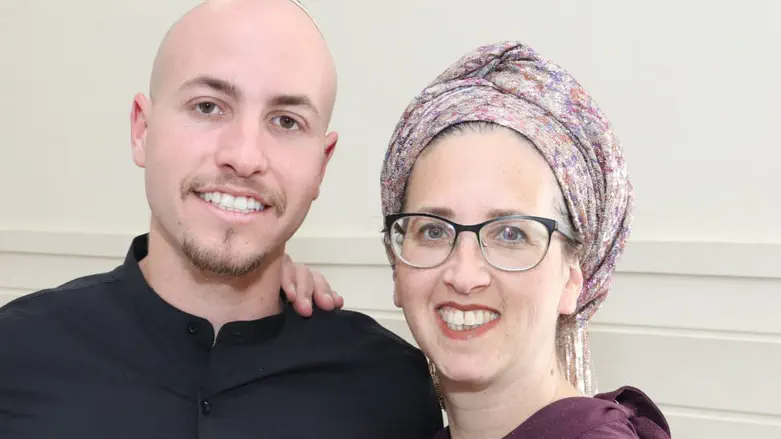 “קולו לא חזק, אבל מרטיט לב”: איתן מור בירך “הגומל” אחרי שחרורו מהשבי “קולו לא חזק, אבל מרטיט לב”: איתן מור בירך “הגומל” אחרי שחרורו מהשבי