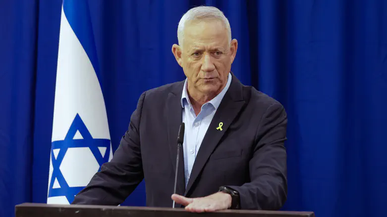 “מזימת בגידה”: בני גנץ יתייצב היום בבית המשפט “מזימת בגידה”: בני גנץ יתייצב היום בבית המשפט