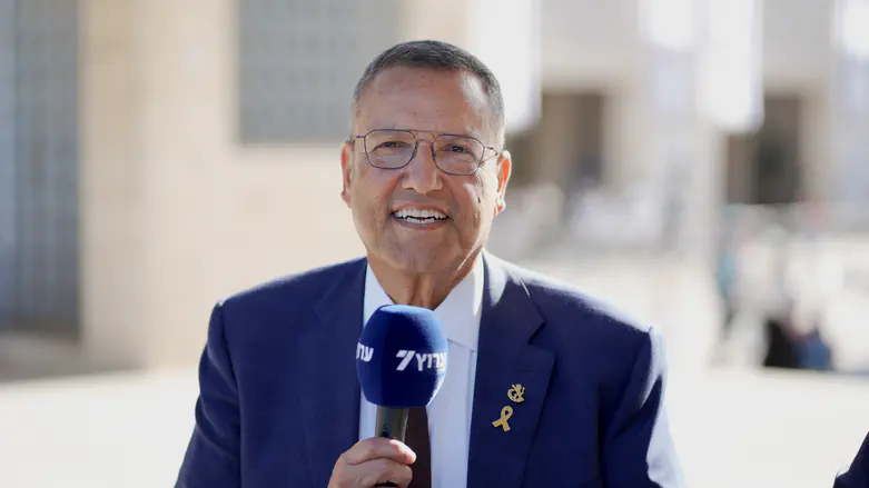 במאה שערים: פורעים ניפצו את שמשת רכבו של ראש העיר