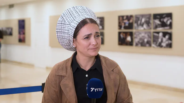 סון הר מלך: פיניתי ברכבי מההרס צעיר פצוע ראש חצי מעולף סון הר מלך: פיניתי ברכבי מההרס צעיר פצוע ראש חצי מעולף