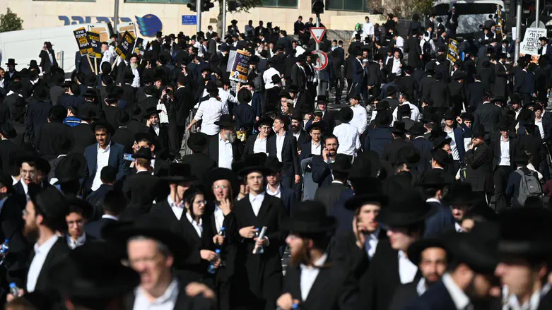 העצרת בירושלים לא הייתה נגד הגיוס – אלא נגד רדיפת בחורי ישיבות העצרת בירושלים לא הייתה נגד הגיוס – אלא נגד רדיפת בחורי ישיבות