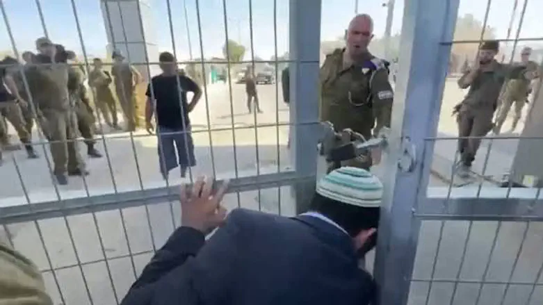 סוכות שיתף את התמונה משדה תימן: “הצד הנכון של ההיסטוריה” סוכות שיתף את התמונה משדה תימן: “הצד הנכון של ההיסטוריה”