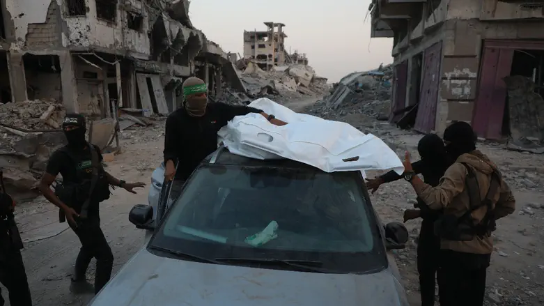 גורמים בישראל: לחמאס מידע על כל ארבעת החטופים החללים גורמים בישראל: לחמאס מידע על כל ארבעת החטופים החללים