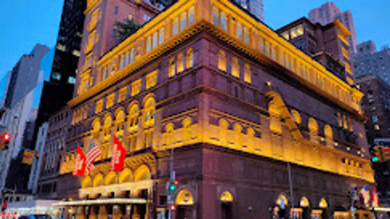 Mamdani plays NYC like a fiddle