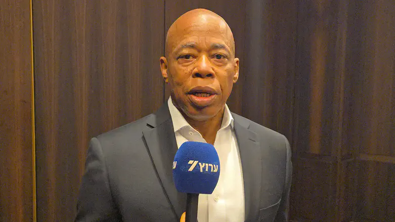 ראיון מיוחד לערוץ 7 | אריק אדמס ליהודי ניו יורק: מבין את הפחד, אל תעזבו ראיון מיוחד לערוץ 7 | אריק אדמס ליהודי ניו יורק: מבין את הפחד, אל תעזבו