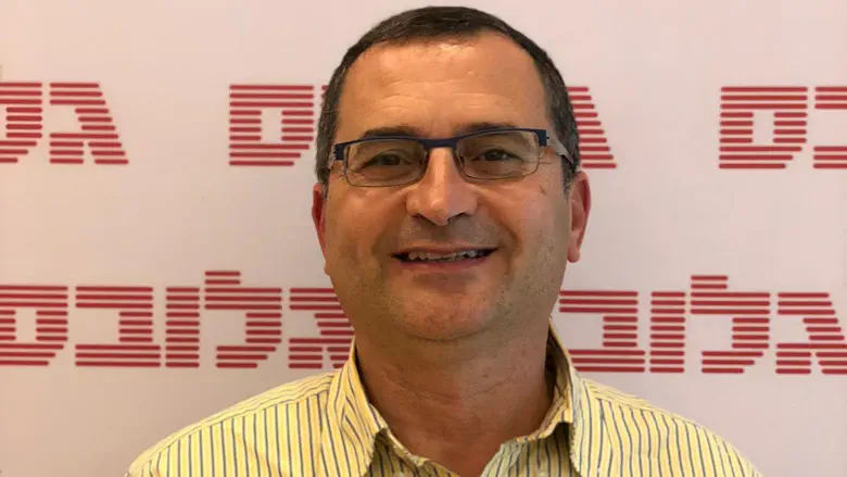 המנכ”ל לשעבר תוקף: “מישהו כאן גוזר קופון”