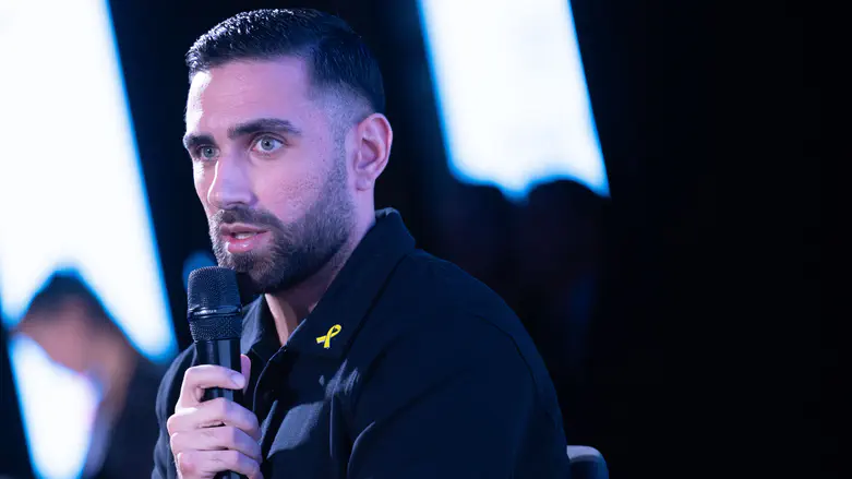 שורד השבי שגב כלפון: “חפרנו בור בשביל אוכל, חיינו ברעב ופחד”